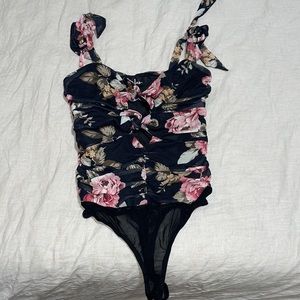 NWOT lulu floral tie bodysuit size small